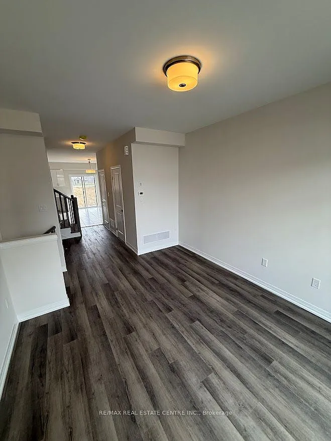 3 bed, $2,100 — Photo 4
