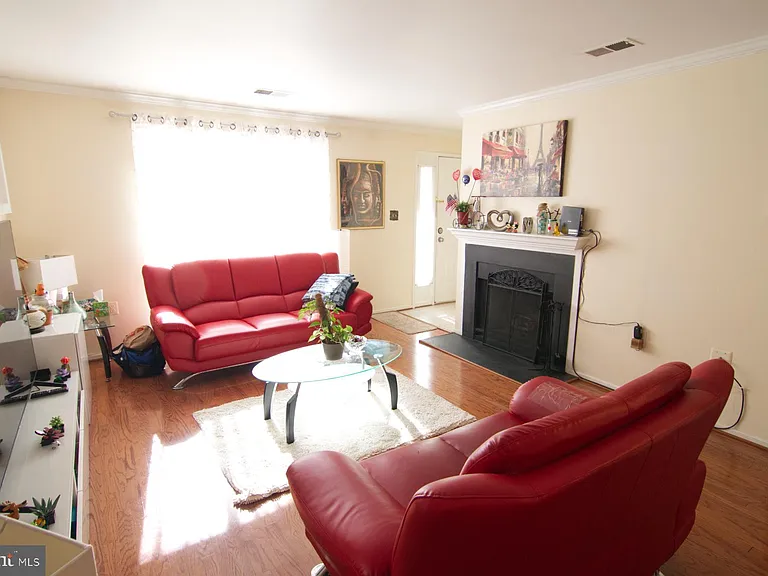7718B Lexton Pl #102 — Photo 3