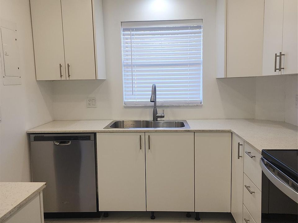 1st image of 700 SE 6th Avenue #111
