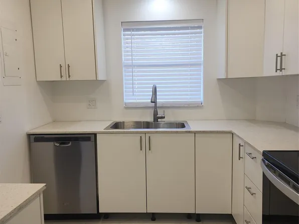 700 SE 6th Avenue #111, Deerfield Beach, FL 33441