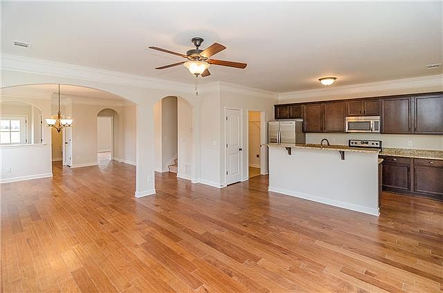 2nd image of 2827 Sterlingshire Dr
