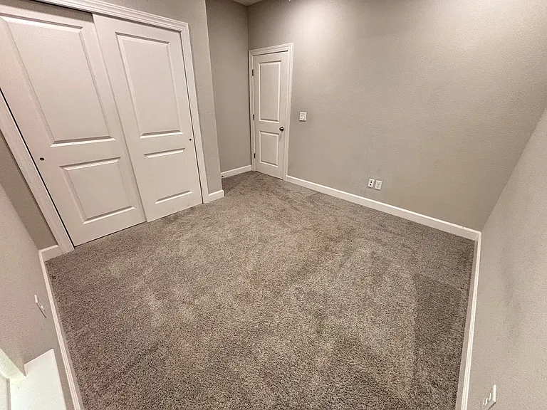 212 Willow Creek Ct — Photo 22