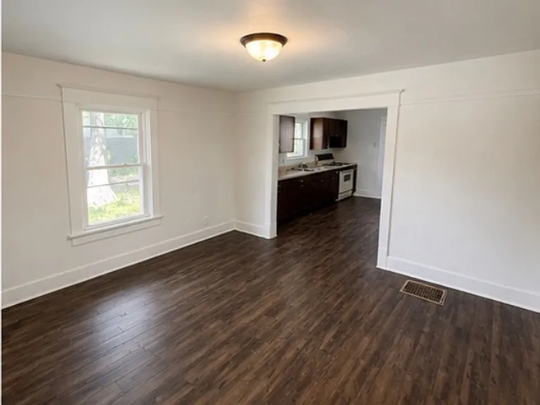 2512 Fox Bridge Rd — Photo 2