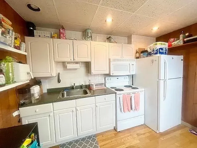 3 bed, 800 sqft, $4,400 — Photo 2