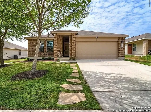 4 bed, 2.0 bath, 1743 sqft, $1,895 — Photo 2