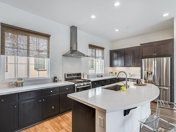 5th image of 765 E Evelyn Ave