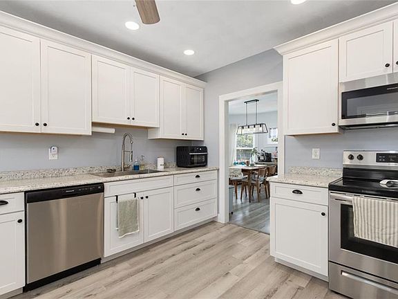 4th image of 11 Minerva Ave