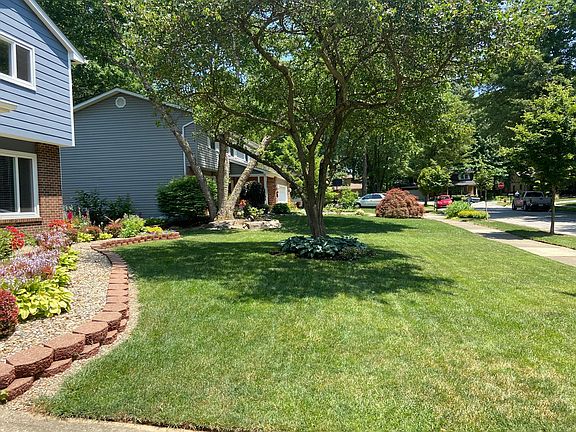 4th image of 1110 Bryan Dr