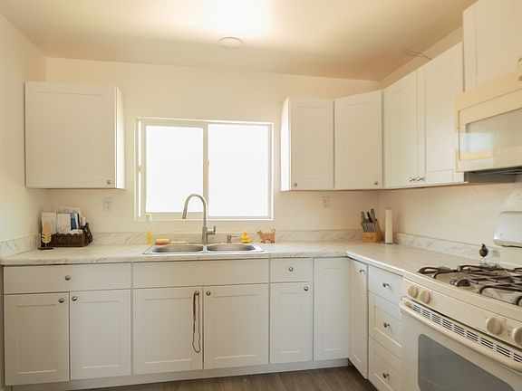 4th image of 4690 Morales St