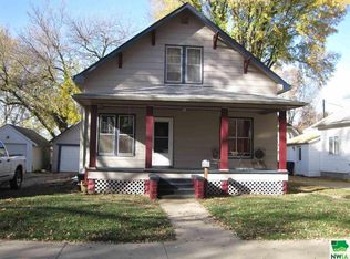211 S 10th St, Cherokee, IA 51012