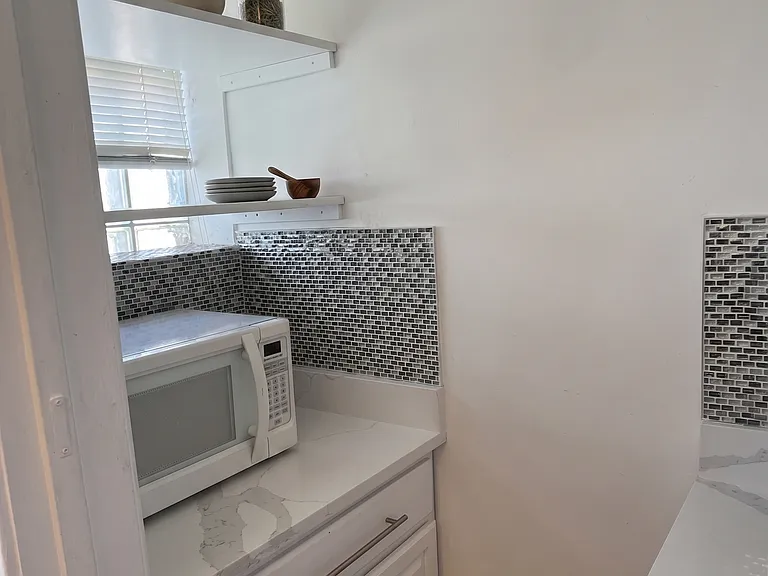 2834 North Lockwood Avenue - 3D — Photo 13