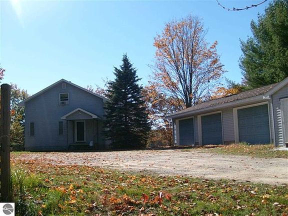 3rd image of 8098 Eagle Lake Dr NE