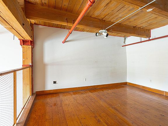 4th image of 727 E Grand Blvd #116