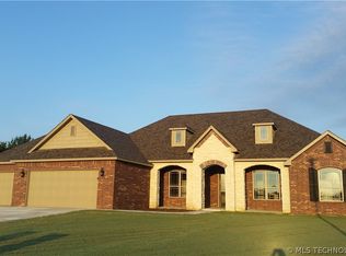 17582 S Ridgeview Dr, Claremore, OK 74017