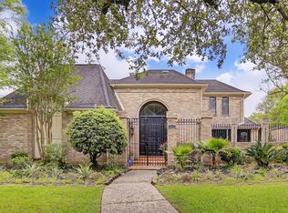 1406 W Brooklake Dr, Houston, TX 77077