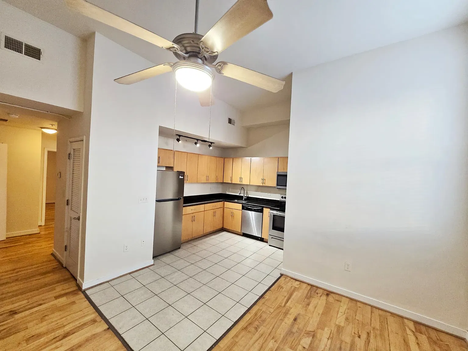 14 W Broad St — Photo 2