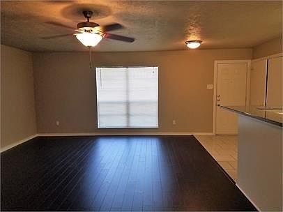 4th image of 6304 Sandhurst Ln E