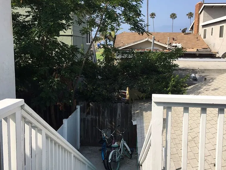 915 E Balboa Blvd — Photo 11