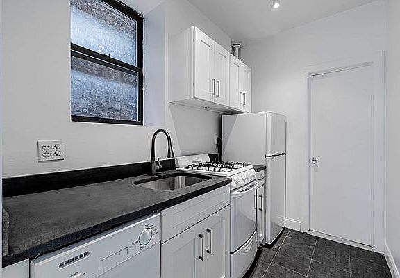 4th image of 1420 3rd Ave #3FS