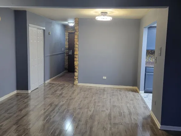 258 E Bailey Rd, Naperville, IL 60565