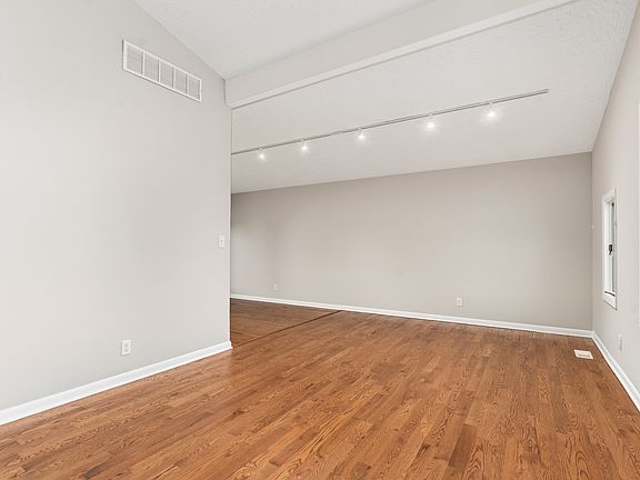 5th image of 105 Blackhawk Dr