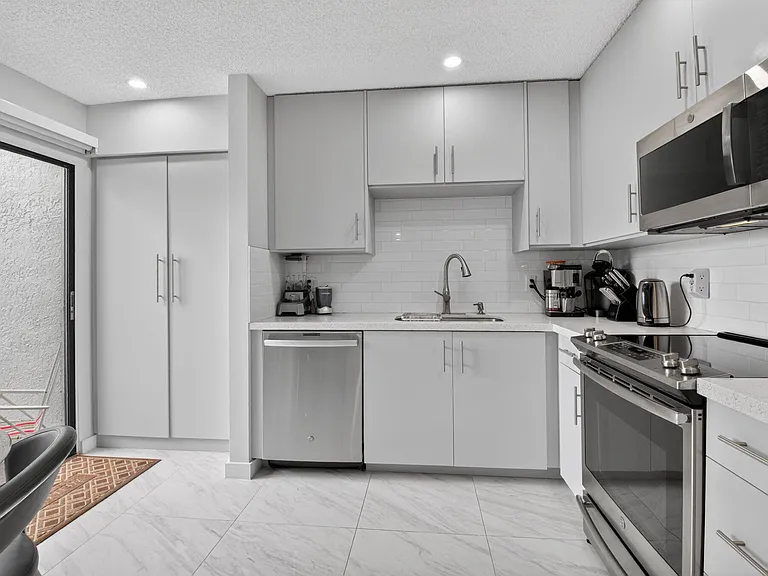 7563 Glendevon Ln #1306 — Photo 8