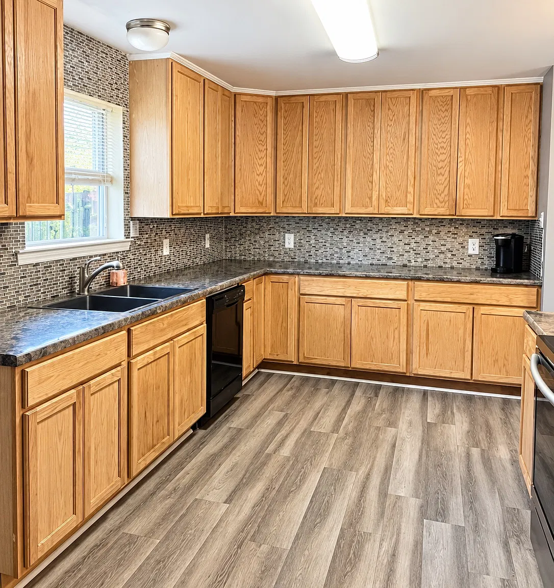 26477 Greenwood Dr — Photo 2