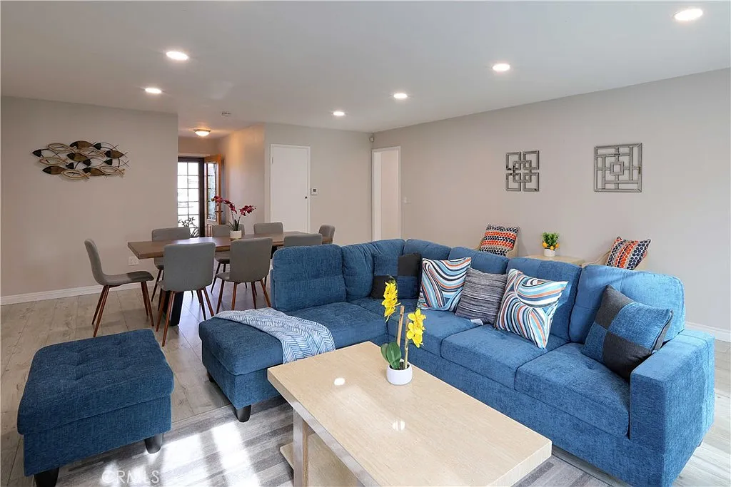 4 bed, 2.5 bath, 1662 sqft, $6,000 — Photo 2