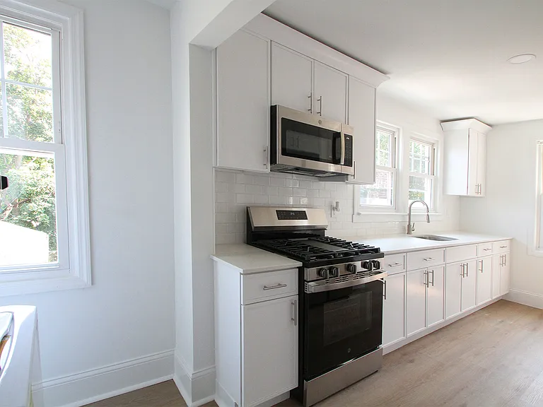 344 Roslyn Ave #2 — Photo 6