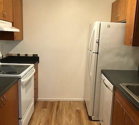 5th image of 4725 176th St SW APT H1