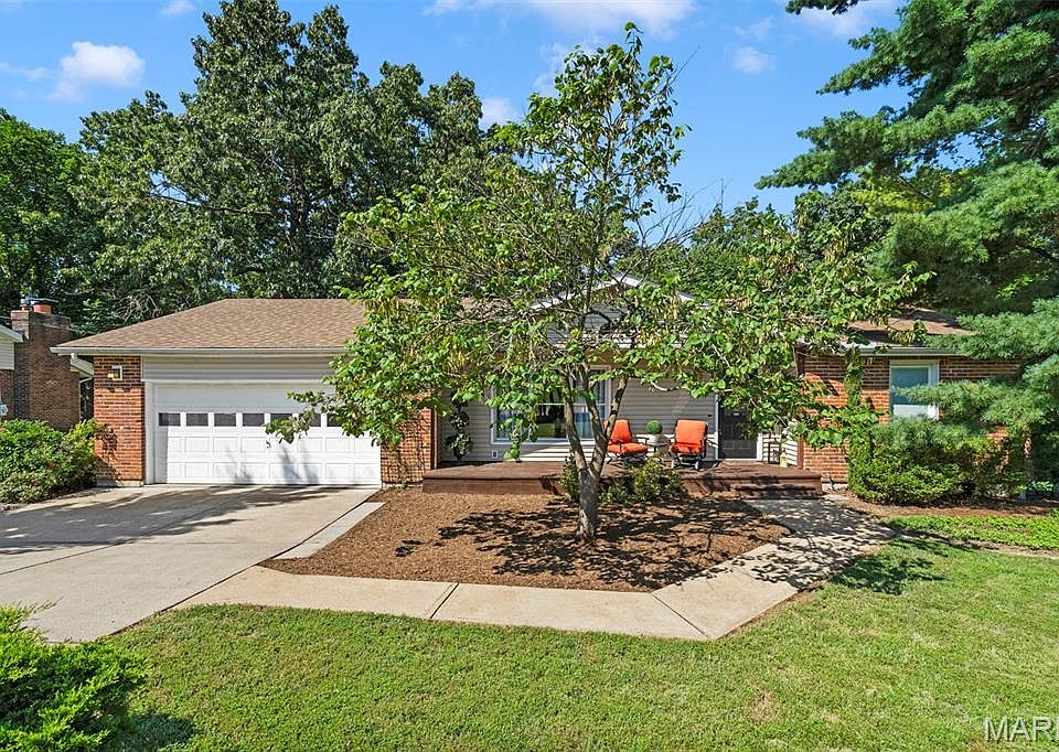 52 W Oak Hill Dr, Ellisville, MO 63021 | Zillow