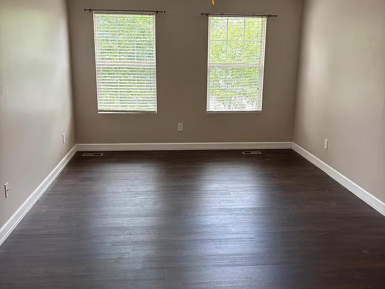 4460 Oakbank Ln — Photo 8