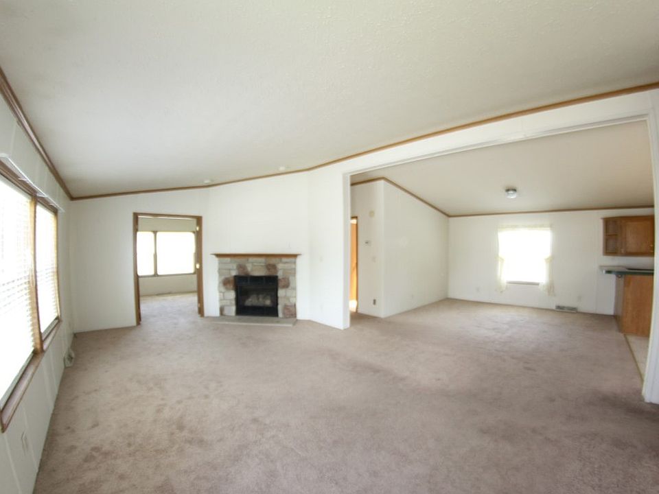 2nd image of 122 Pineview Dr