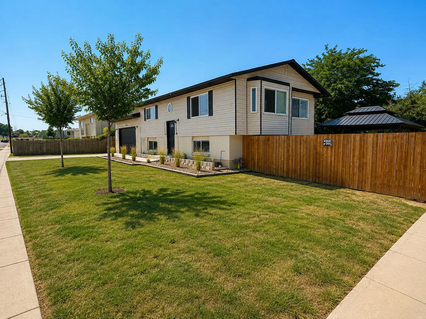Beautiful splint entry West Jordan home ready for move in! — Photo 1