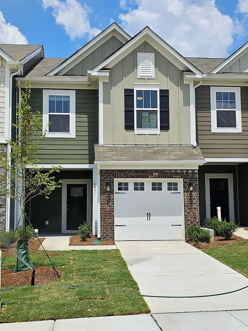 Like New Townhome in Great North Charlotte Location! — Photo 1