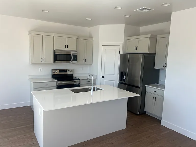 1817 Livy Ln — Photo 6