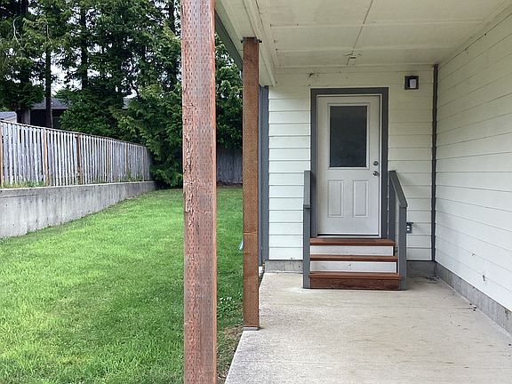 3rd image of 1365 SW Fairway Dr