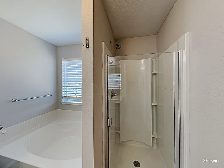 632 Hutchins Dr — Photo 8