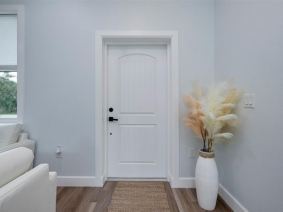 5th image of 13341 Drummond Ave