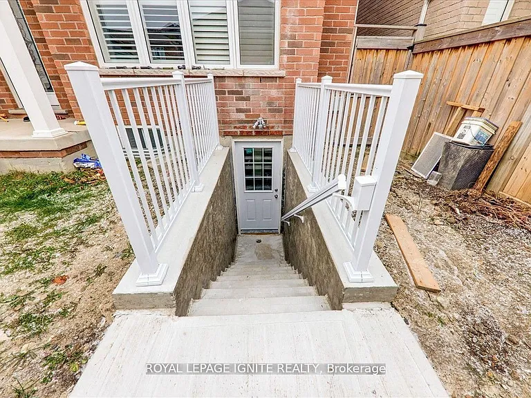 114 Lawrence Pilkington Ave #BASEMENT — Photo 2