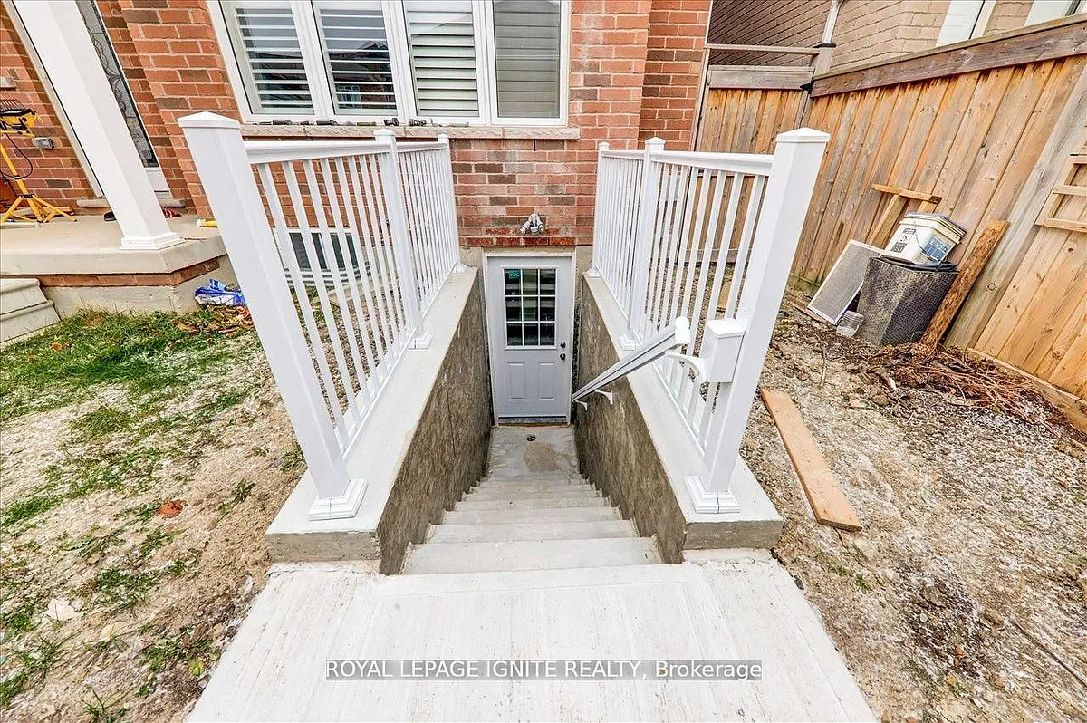 Building Photo - 114 Lawrence Pilkington Ave #BASEMENT
