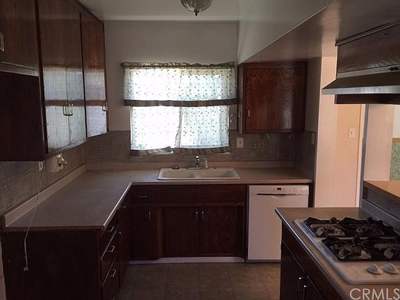 5th image of 625 S Newcastle Dr