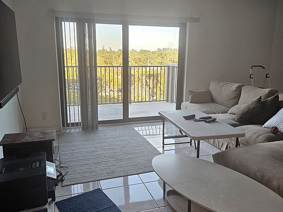 3rd image of 900 River Reach Dr APT 505