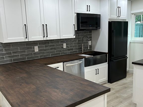 2nd image of 3123 Colonial Way APT H