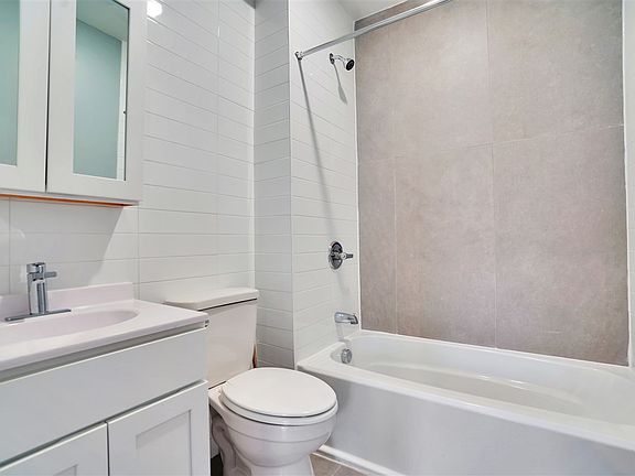 4th image of 1019 W Side Ave APT 3