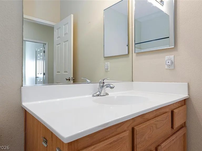 2598 Highland Cliff Dr — Photo 33