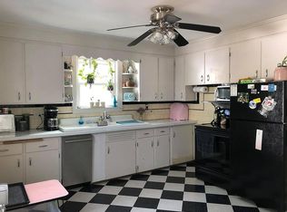 77 Metropolitan Rd, Providence, RI 02909