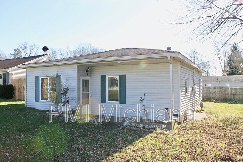 1st image of 19944 Croswell St