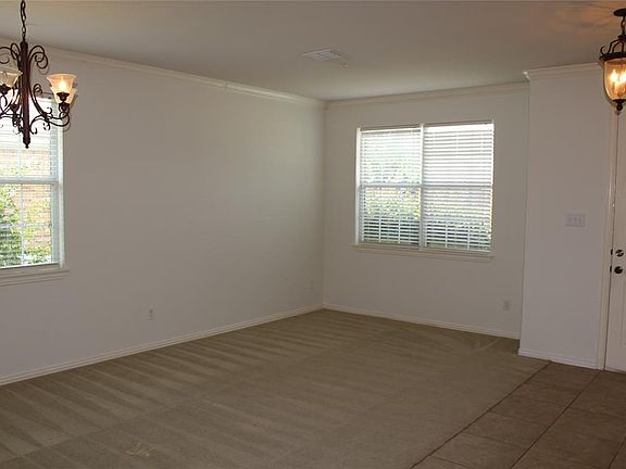 3rd image of 2707 Sugar Maple Dr