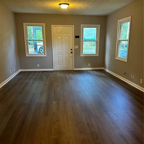 10790 Waters Rd — Photo 5